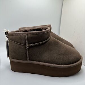 CUSHIONAIRE Women's Genuine Suede pull platform boot +Memory Foam 9.5 WIDE BROWN